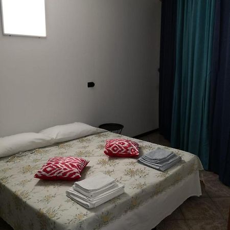 Bed and Breakfast Lux Rho Fiera Lainate Exterior foto